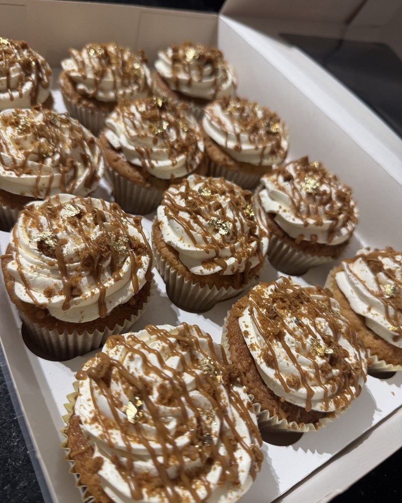 Cupcakes with caramel drizzle, biscuit crumb and gold leaf