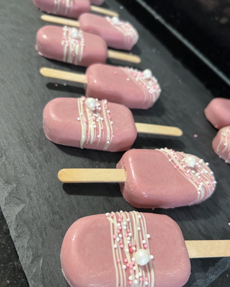 Pink chocolate-dipped cakesicles