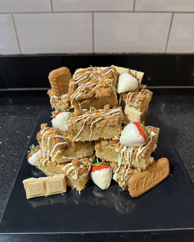 Biscoff blondie tower with white chocolate strawberries