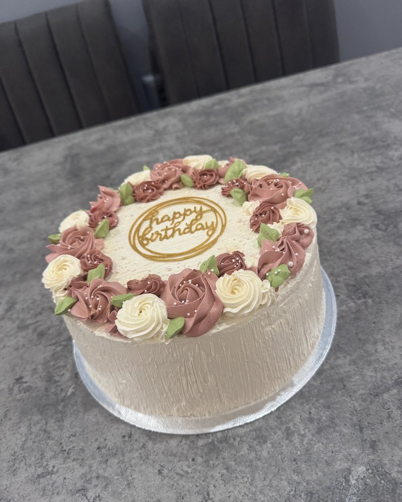 Rose wreath birthday cake