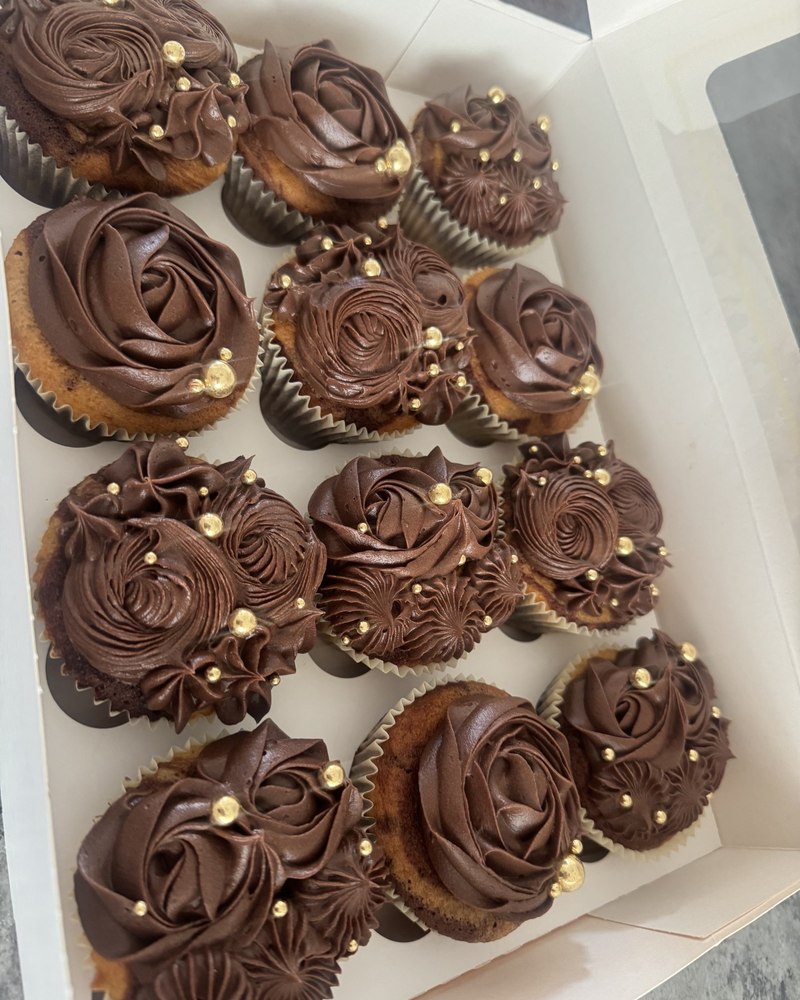 Chocolate cupcakes with chocolate buttercream roses and gold pearls