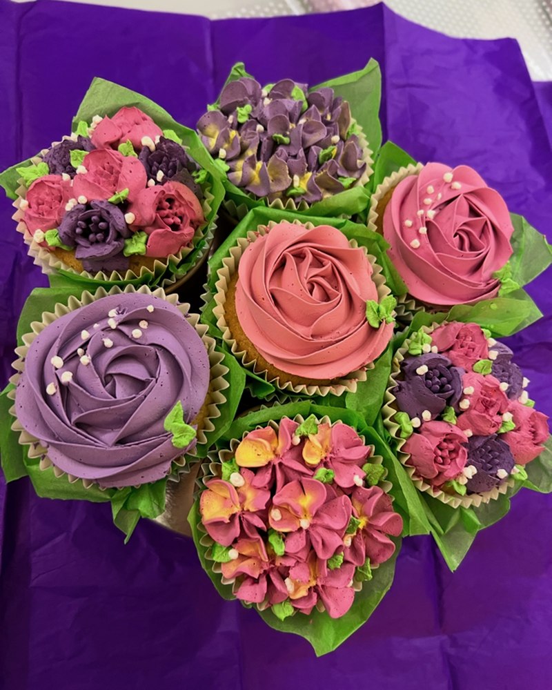 Rose and floral buttercream cupcake bouquet