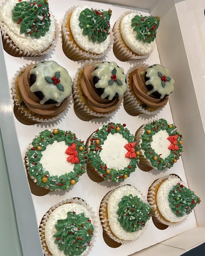 Christmas cupcakes with trees, wreaths and Christmas pudding designs